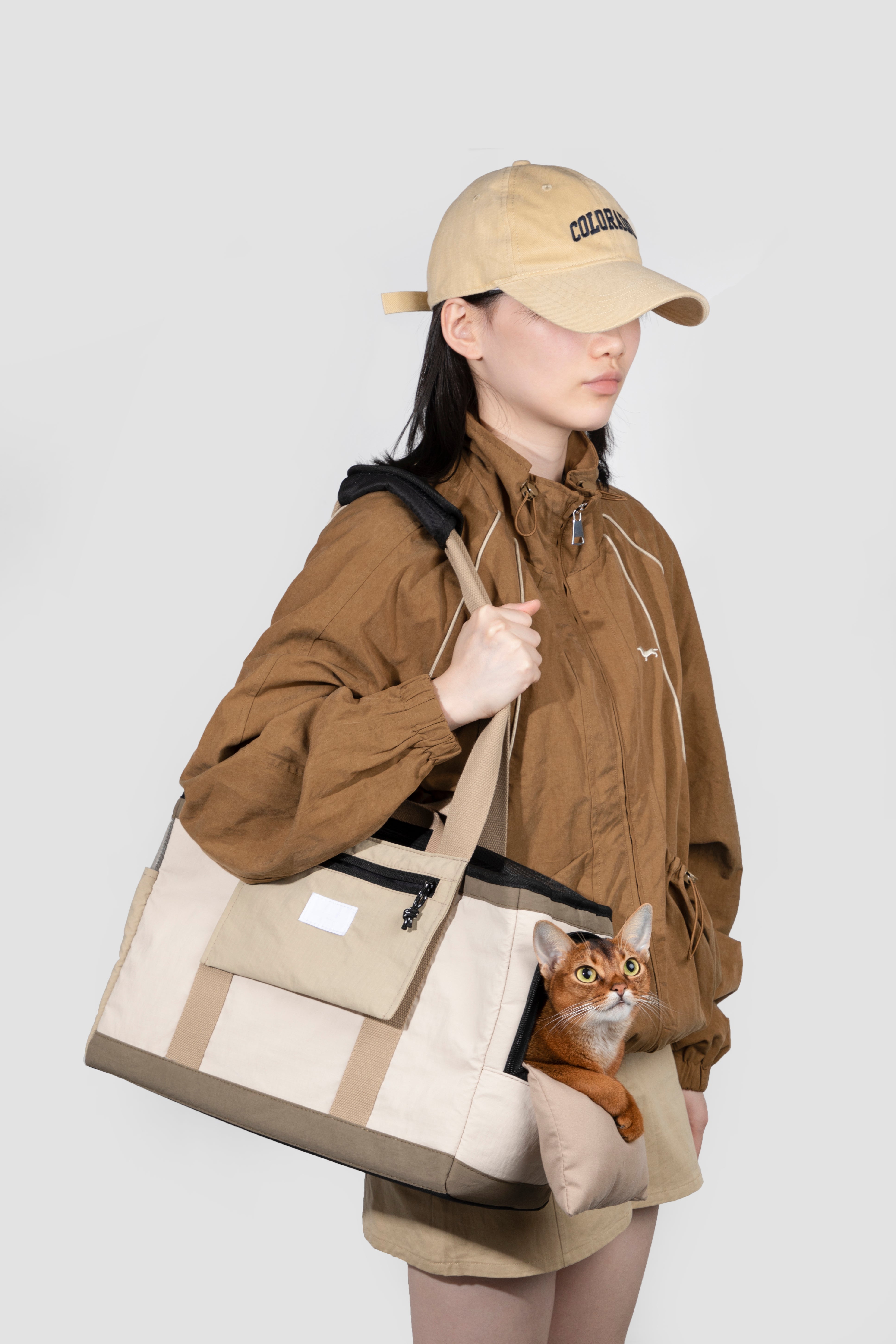 Step into a world of secure and convenient pet outings with Pawsitivity's breathable single-shoulder pet carrier. Engineered for enhanced pet security, the side zipper allows for easy feeding, and pets can peek out for delightful interactions. The front storage pocket adds practicality, ensuring you have small snacks and toys at your fingertips for a seamless outdoor experience.