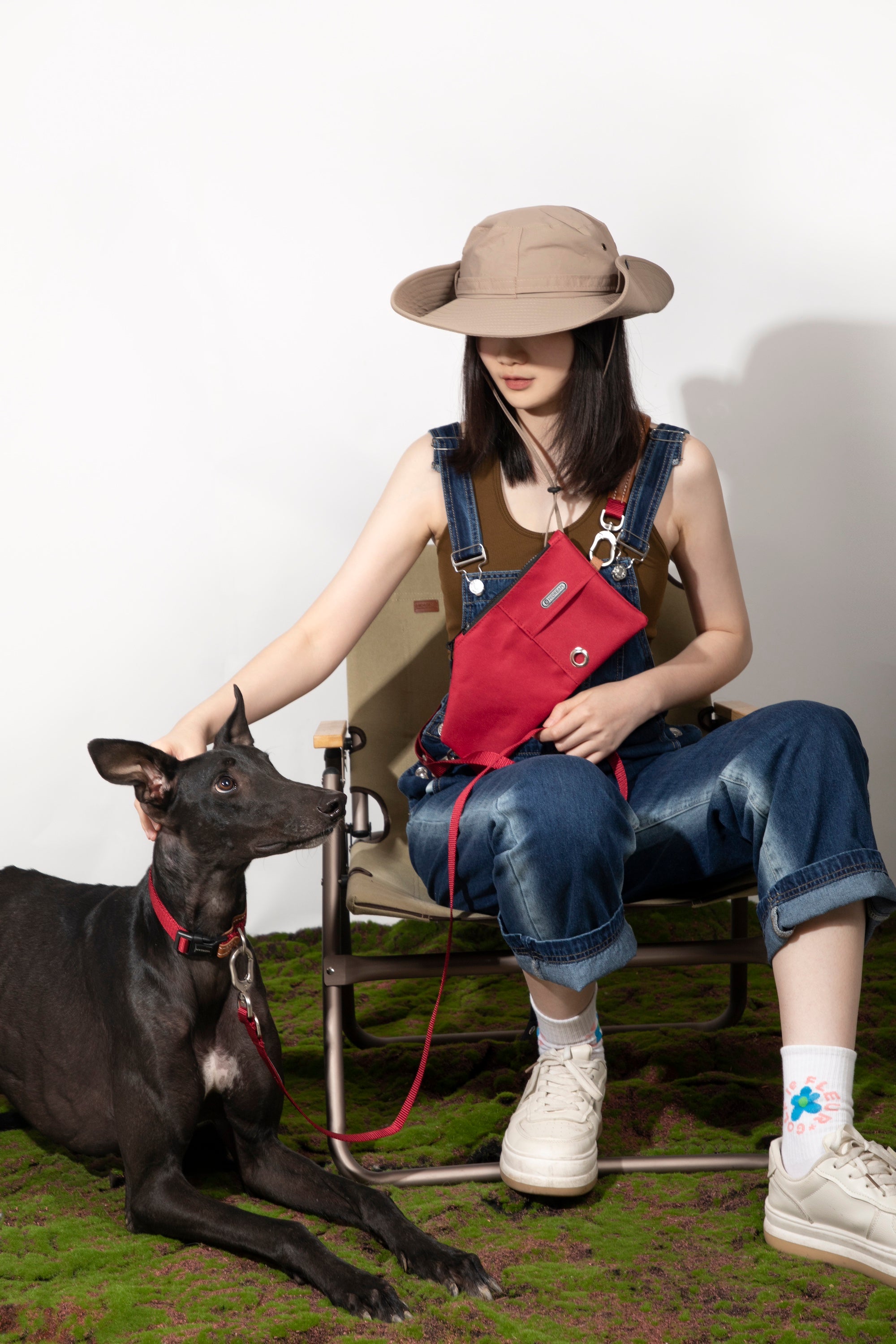 Walk in Style: Pawsitivity's Premium Leash Pack for Stylish and Convenient Dog Walks. Our matching chest bag is not just a fashion accessory, but a functional storage solution. Carry poop bags with flair and conveniently store small items like headphones and lipsticks. Step out with confidence and convenience.