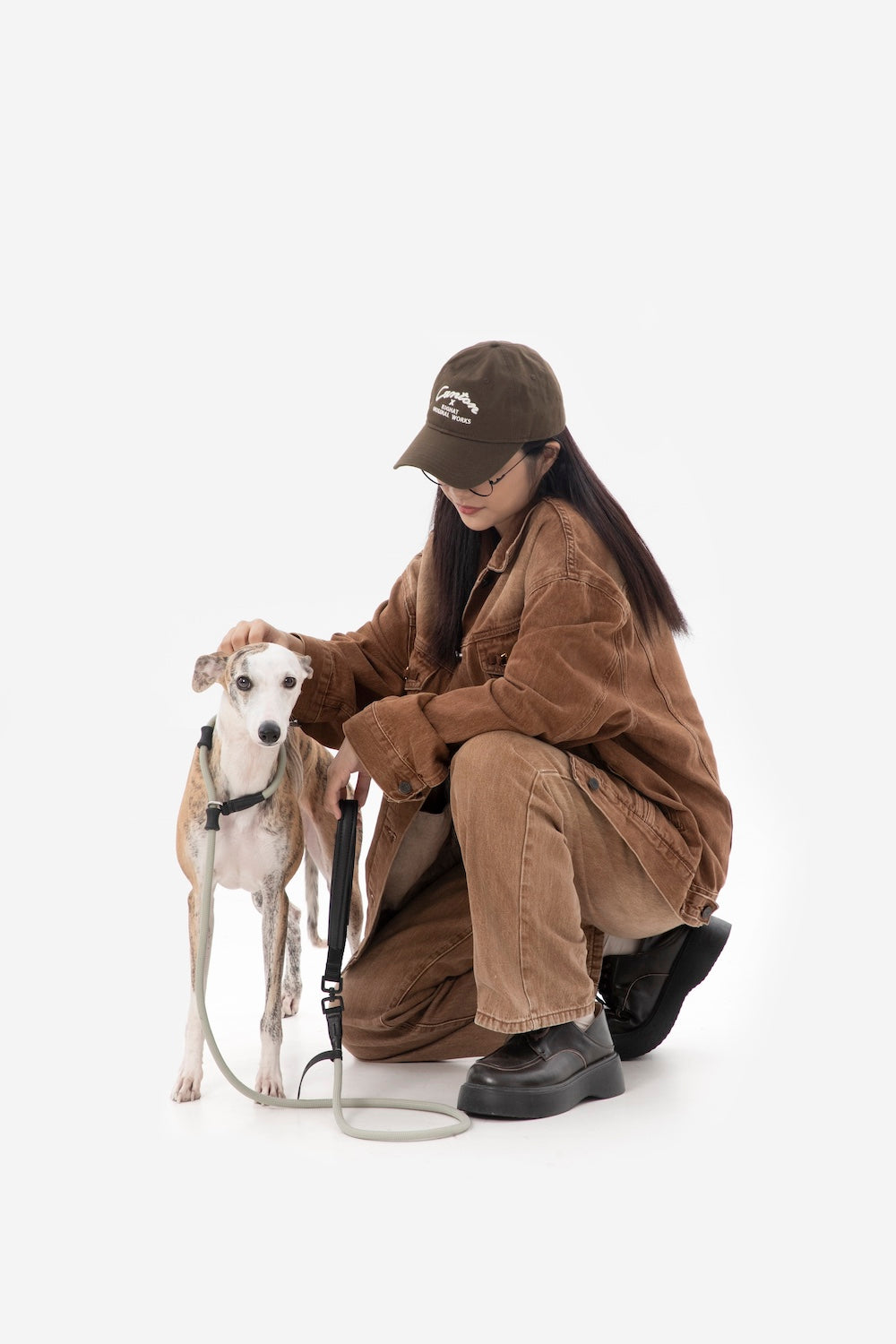 Pawsitivity's slip dog leash: Experience the perfect blend of convenience and comfort. The widened and thickened leather-edged handle provides a softer touch, ensuring your hands stay comfortable during walks. Order Yours Today!