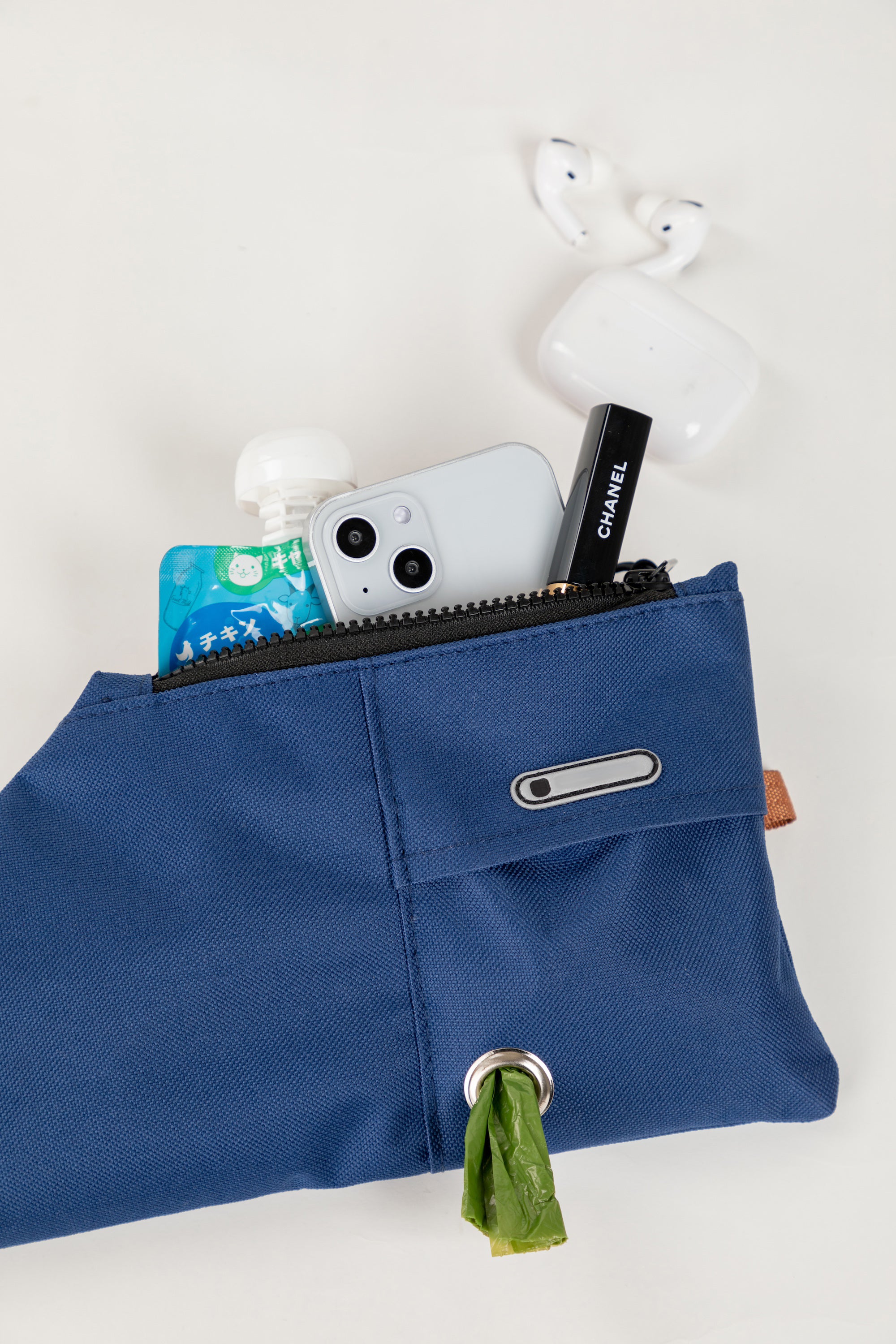 Discover Pawsitivity's Leash Pack with Matching Chest Bag - Style and Practicality Intertwined.Walk two dogs effortlessly with our premium-grade nylon leash. The matching chest bag adds flair and utility. Upgrade your dog walk experience today!