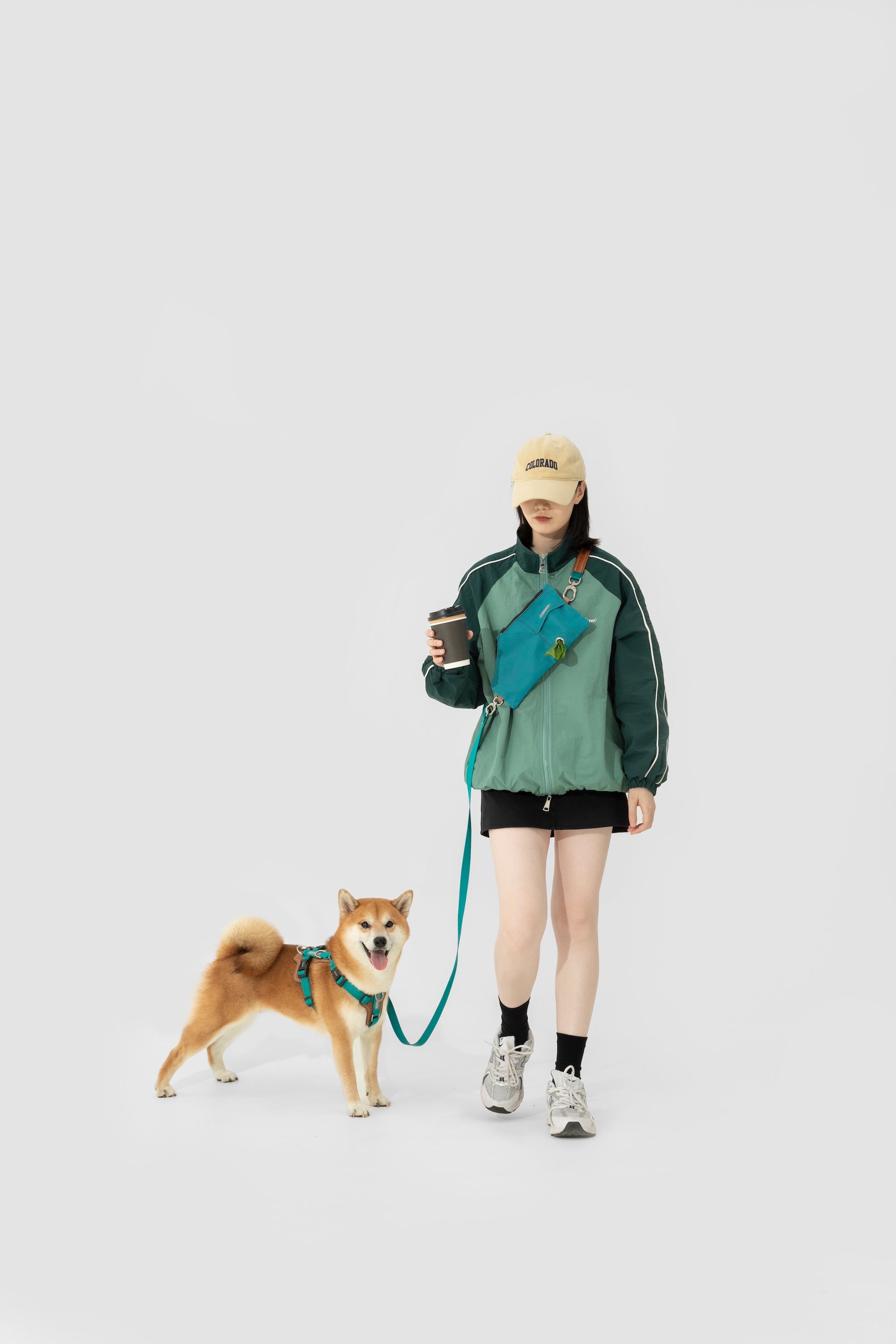 Elevate Your Dog Walking Routine: Discover Pawsitivity's Leash Pack - A Stylish Fusion of Convenience and Fashion. The leash pack includes a multifunctional dog leash and its matching chest bag, both made with premium-grade nylon material and adorned with leather details. Enjoy your every day dog walks with Pawsitivity's Premium Leash Pack.