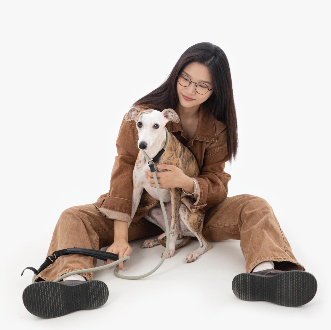 Pawsitivity's training slip dog lead. Crafted from mountaineering-grade thick-woven nylon rope, this leash can withstand a pulling force of 150kg. With an 11mm thickness, it guarantees durability, resistance to wear and tear, and colorfastness.