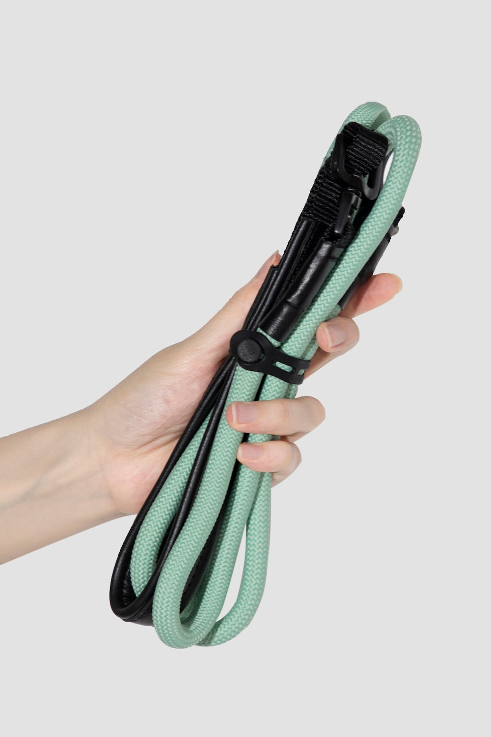 Invest in durability with Pawsitivity's training slip dog lead. Crafted from mountaineering-grade thick-woven nylon rope, this leash can withstand a pulling force of 150kg. With an 11mm thickness, it guarantees durability, resistance to wear and tear, and colorfastness. Shop Now!