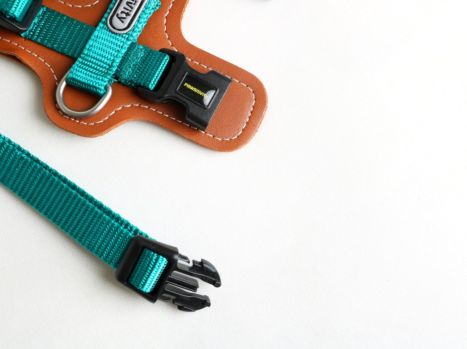 Pawsitivity's Cat Harness and Leash Set in Teal Green - Leather Element for Gentle and Comfortable Walks, Ensuring a Pleasant Experience for Your Cat.