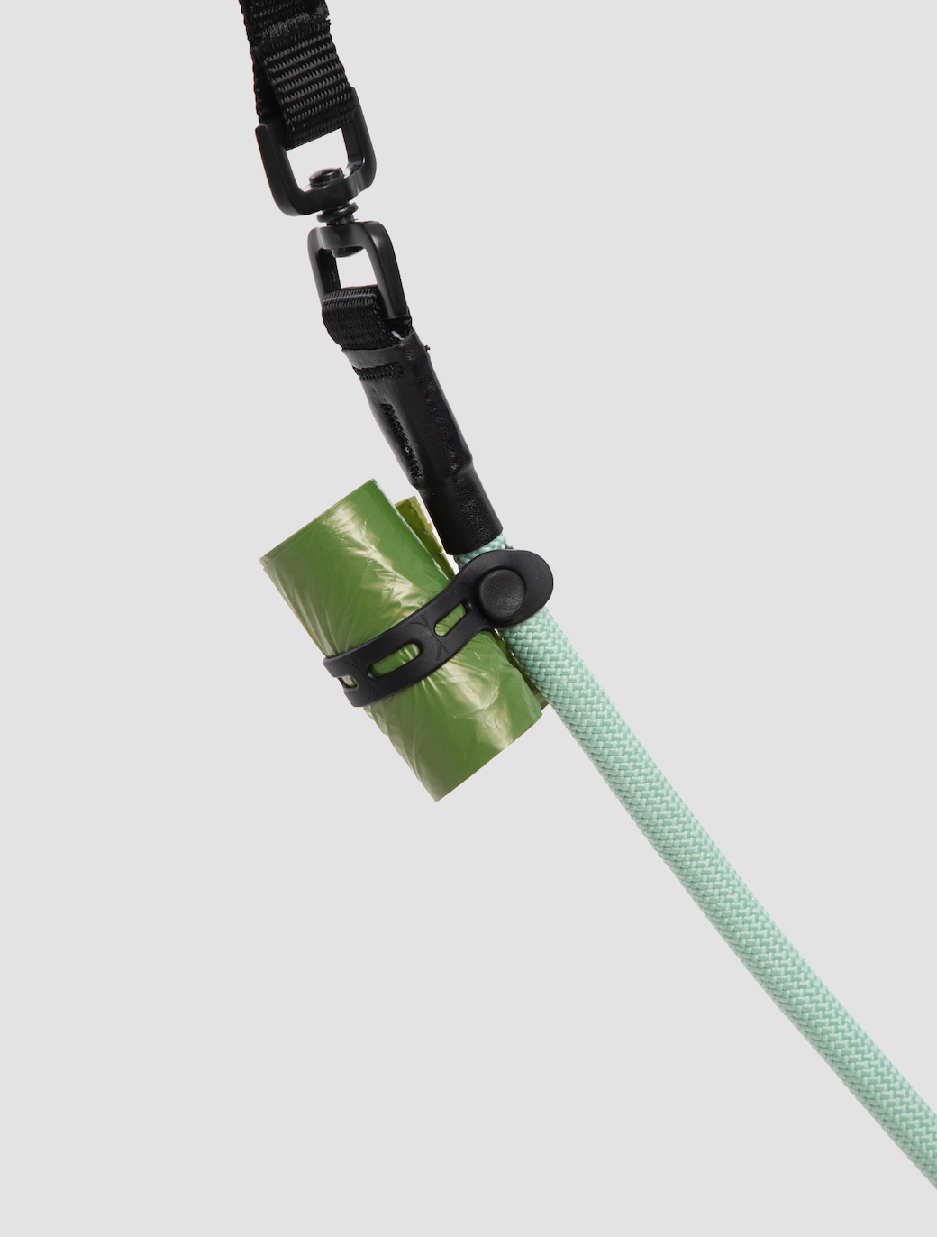 Invest in durability with Pawsitivity's training slip dog lead, featuring a climbing-grade swivel carabiner, sturdy leather handle, and a 360-degree rotating buckle for seamless walks. Elevate your dog's training experience with every step.