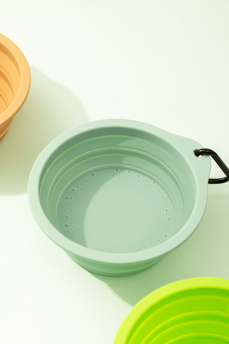 Pawsitivity's Premium Pet Water & Food Bowl - Safe and Non-Toxic Silicone Material, Suitable for Cats and Dogs, Indoor and Outdoor Use, High/Low-Temperature Resistance for Long-Lasting Durability.